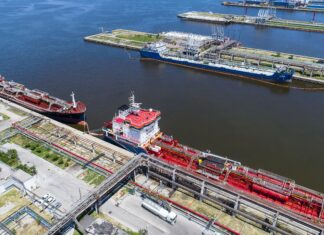 Firme-fantomă din Ucraina și România, presiuni asupra Oil Terminal pentru a intra pe piața de petrol