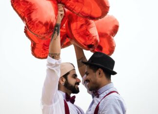 Hotărâre clară a CEDO: Familiile formate din persoane de același sex trebuie recunoscute legal și protejate inclusiv în România