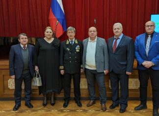 Unul dintre procurorii militari care au clasat dosarul Revoluției și un avocat din dosarul Caracal, în poza cu Șoșoacă de la Ambasada Rusiei