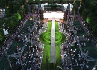 Zeci de designeri, 50 de show-uri de modă, cel mai spectaculos catwalk din țară, expoziții, artiști internaționali și o premieră, la Romanian Fashion Week