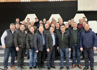 Povestea pastorilor români din Ucraina care nu pot lupta, dar salvează vieți pe front. „Facem veste antiglonț și truse sanitare pentru apărătorii patriei” – VIDEO