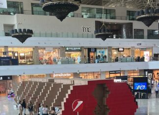 Cele 4.000 de cutii, din carton din care a fost construită instalația care a găzduit târgul de design vestimentar Creative Collective, vor fi recliclate integral