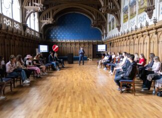 Hackatonul pentru studenți, UniCredit Fin Tech Hack, la Romanian Creative Week: 48 de ore, pentru cea mai bună aplicație de banking. Premii de mii de euro