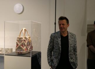 Povestea genții Lady Dior, spusă de Mircea Cantor la Romanian Creative Week.  Universul creativ de la Baia Turcească din Iași