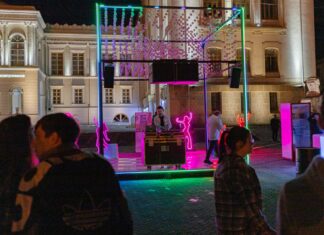 Romanian Creative Week deschide festivalul de muzică NeMO: o săptămână plină de concerte și party-uri în Capitala Moldovei.  A doua săptămână a RCW aduce cel mai așteptat catwalk al anului  și show-ul New Media District